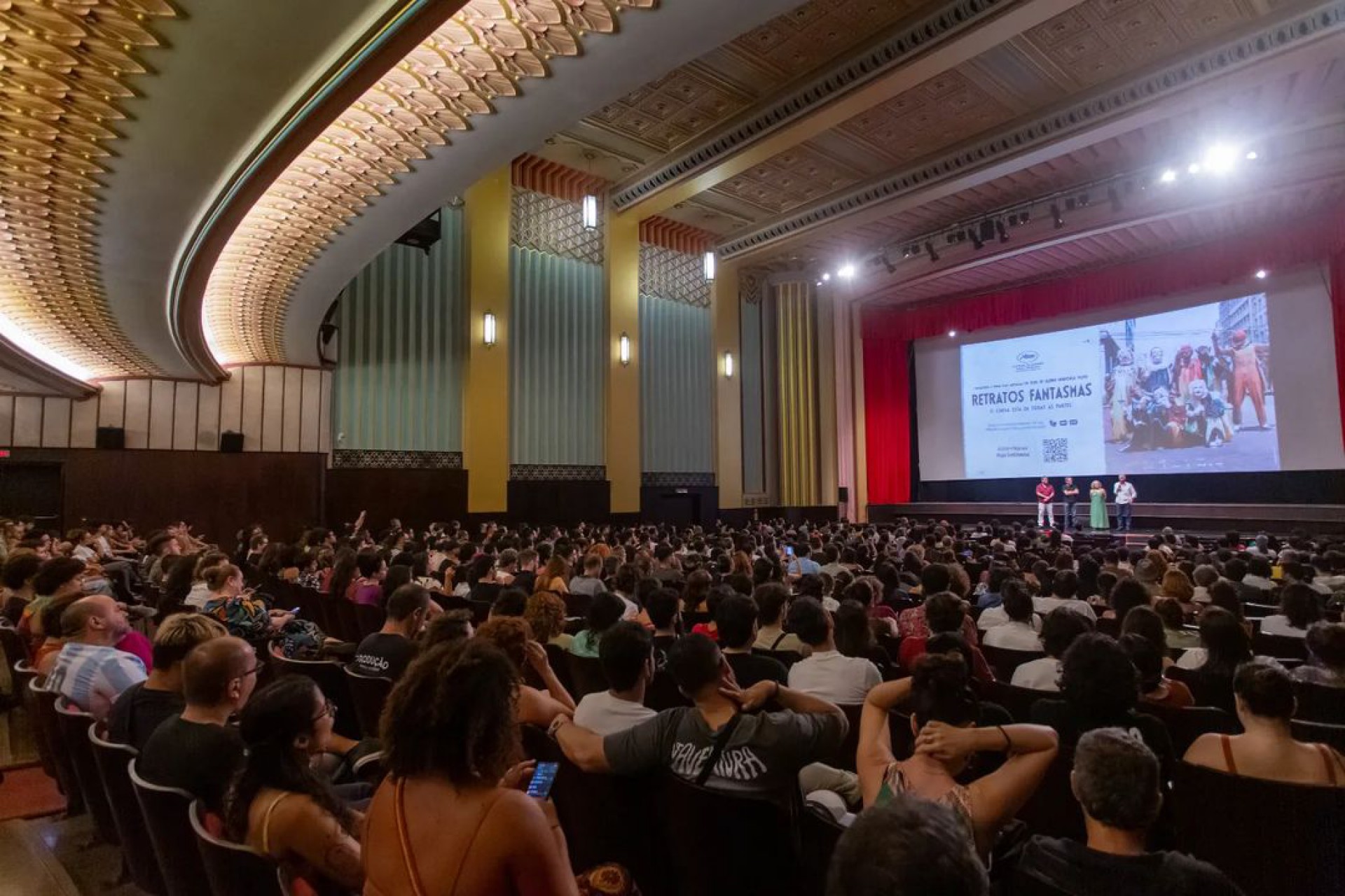 Dispositivo da cota de tela prevê aumentar presença de longas brasileiros nas salas de cinema; na foto, registro de exibição do documentário 