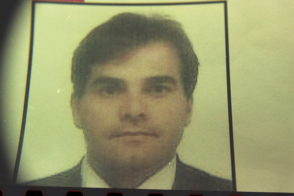 Alex Ferreira Gomes, em foto de agosto de 2003, último ano em que esteve no Brasil. Ex-doleiro e empresário cearense é considerado foragido da Justiça brasileira. Hoje tem 59 anos (Foto: Manuel Cunha/O POVO)