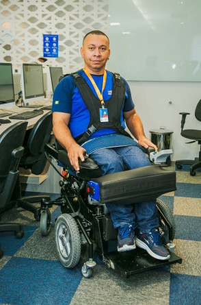 O sistema de suporte circulatório automaticamente movimenta os pés do usuário, auxiliando a circulação sanguínea.(Foto: Erivelton Barbosa)