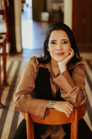 Cantora Amanda Alves se apresenta no DOC Trattoria & Wine Bar