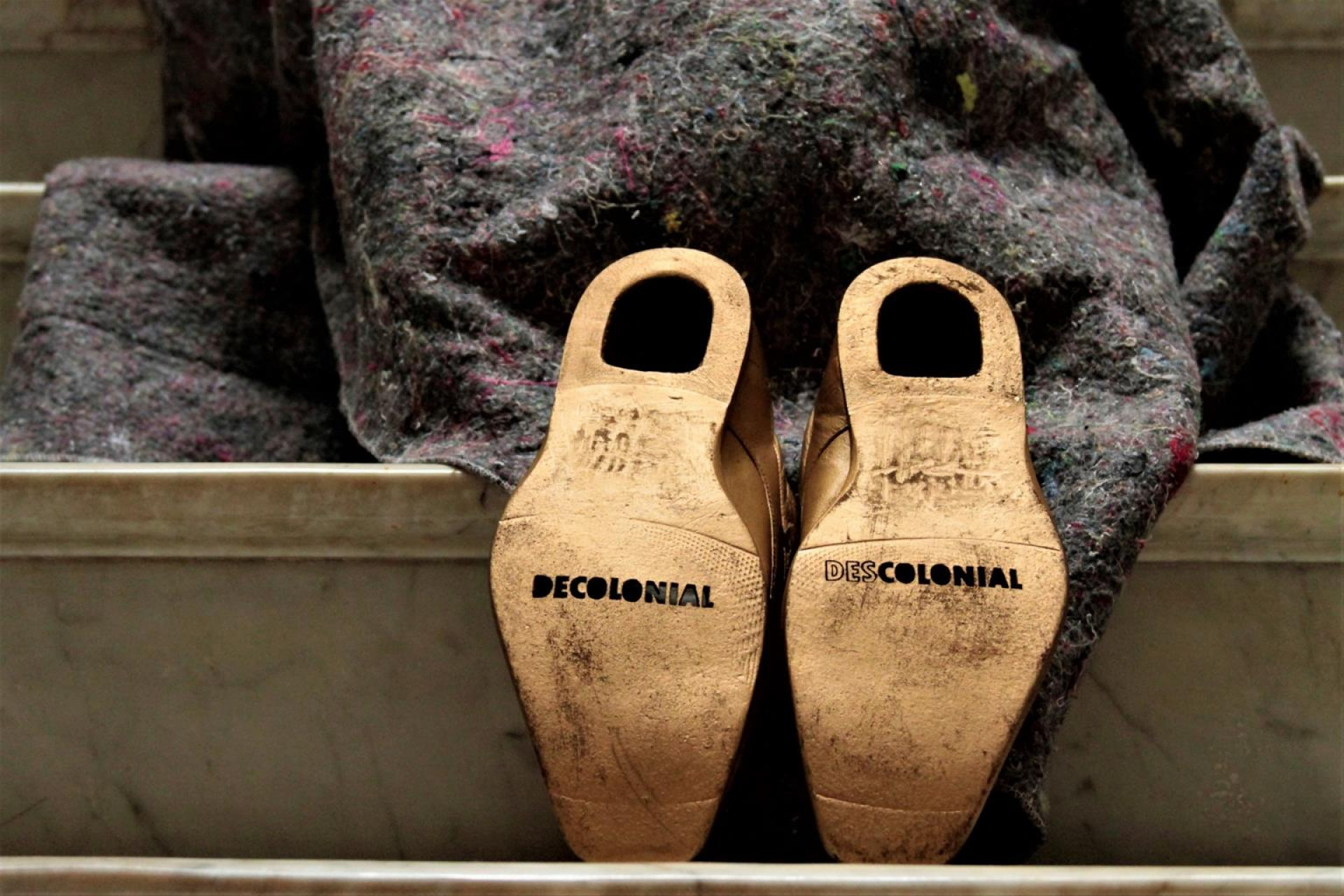 (Foto: Sérgio Adriano H / divulgação)Obra 'Manifesto decolonial' (2022), do artista paulista Sérgio Adriano H