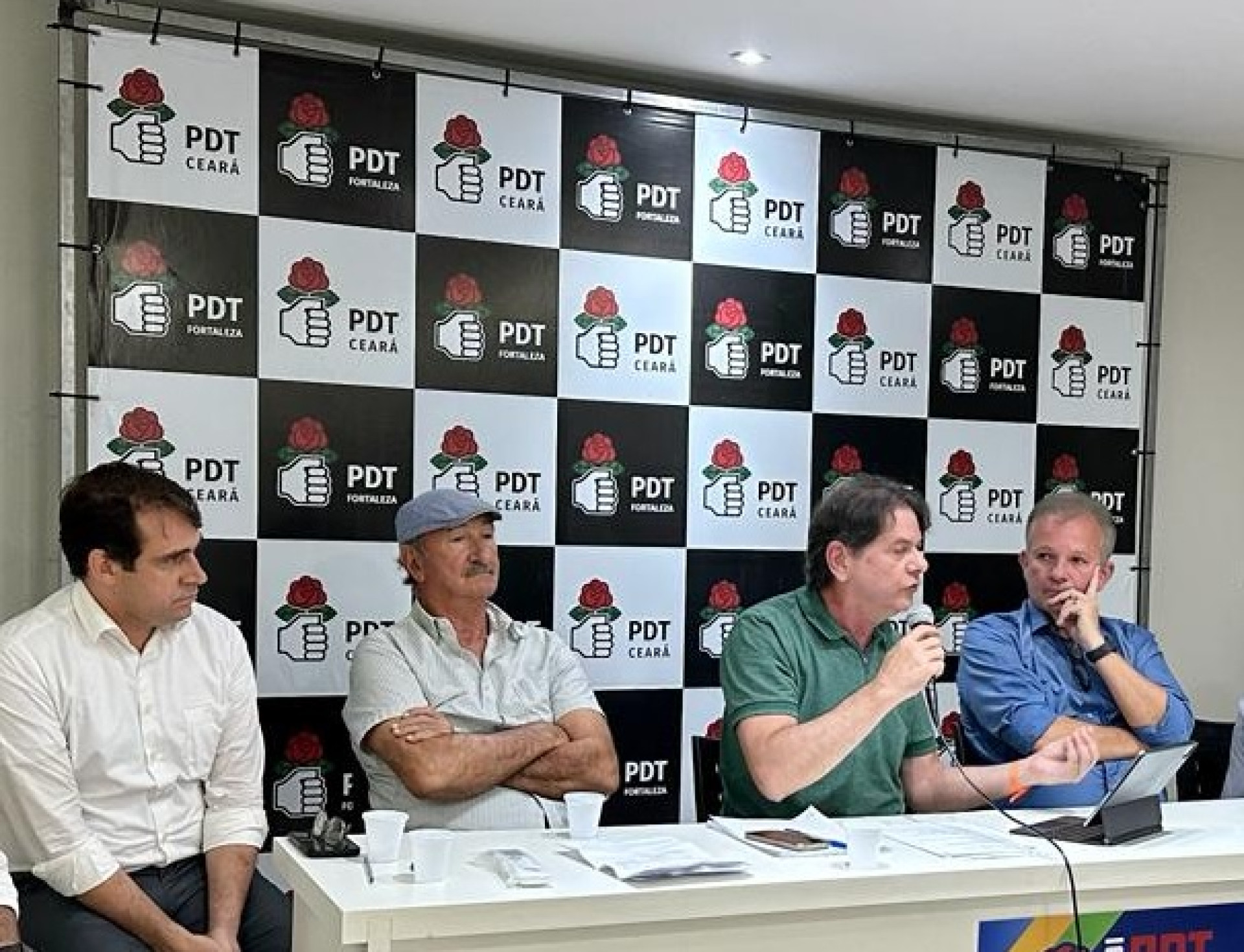 ￼Reunião do PDT, 
antes de a coisa desandar (Foto: PDT/Divulgação)