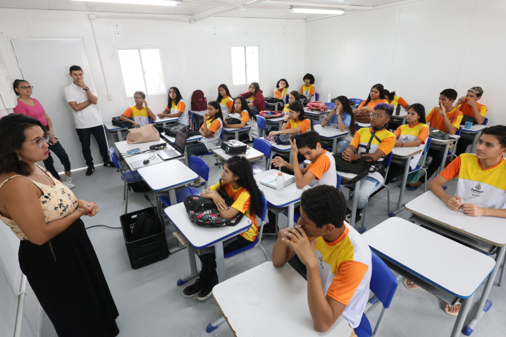 Poítico e Eu - Escola Vai à Câmara, com estudantes da Escola José Bonifácio de Sousa