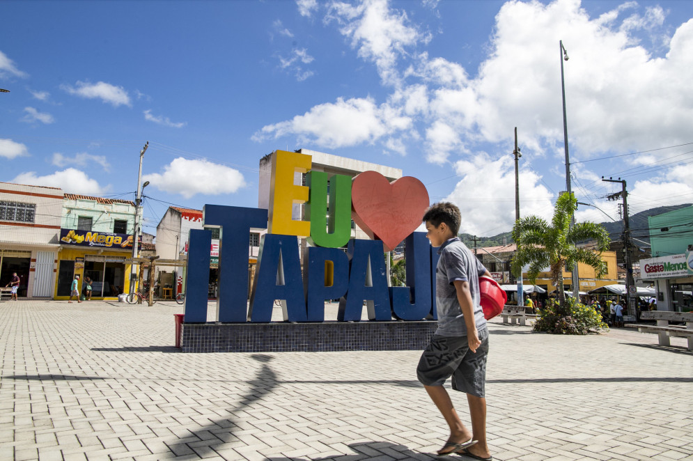 A afluência de professores e alunos tem ajudado a aquecer a economia interna de Itapajé(Foto: Ribamar Neto)