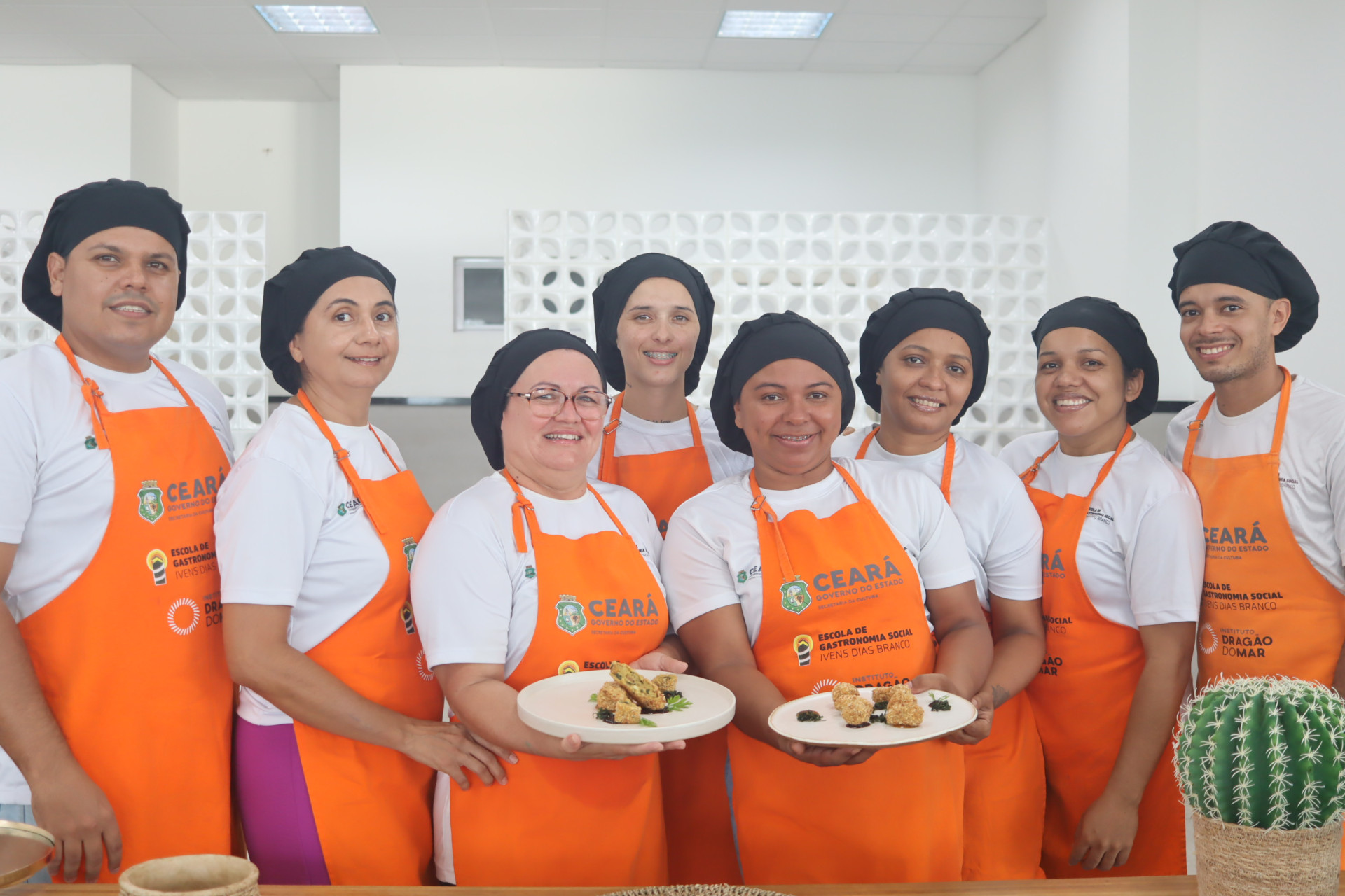 Turma da tarde do curso de Confeitaria da Escola de Gastronomia Social Ivens Dias Branco em 2023.1(Foto: Izakeline Ribeiro/Divulgação)