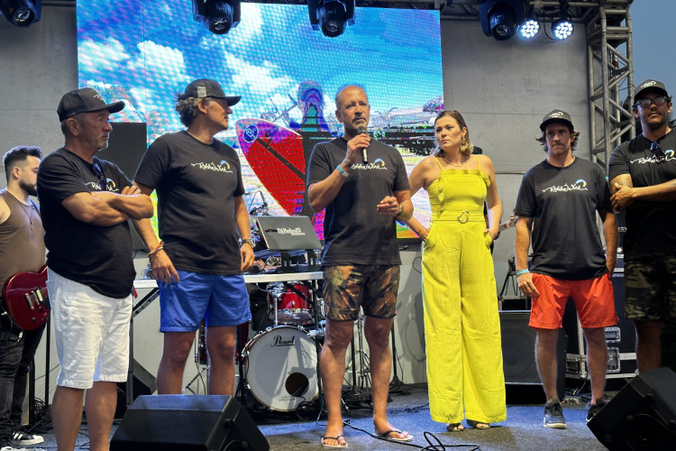 Na inauguração do espaço, presidente da Abih Ceará, Régis Medeiros, fala da importância de se fomentar o kitesurf no litoral leste(Foto: Lima Júnior/ Divulgação Dom Pedro Laguna)