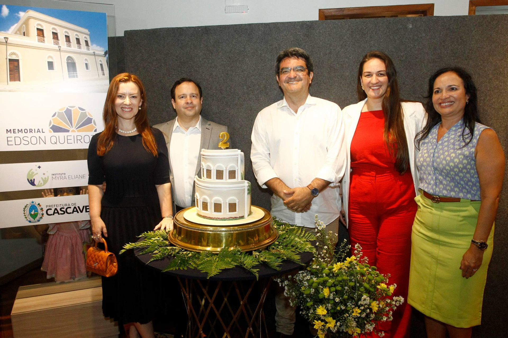 (Foto: Memorial Edson Queiroz/ Divulgação)Aline e Igor Queiroz Barroso, Tiago Ribeiro, Luana Régia e Paulinha Dantas