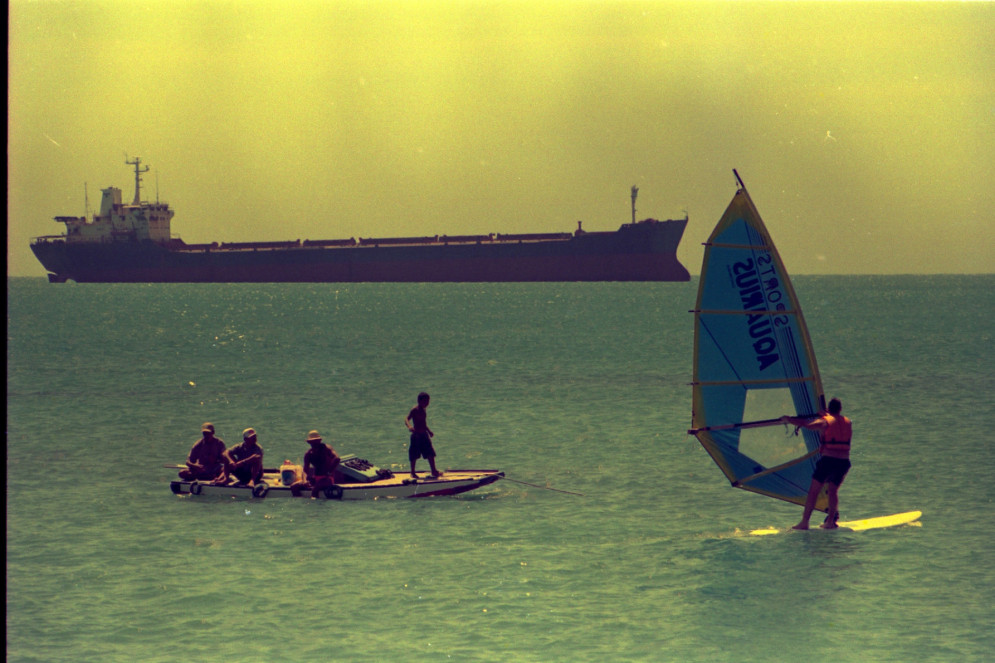 Windsurfista na praia do Mucuripe, em agosto de 1999(Foto: Marcos Studart)