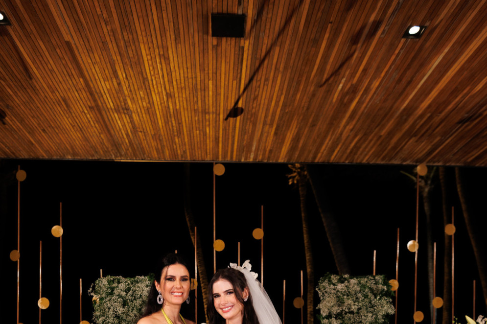 Marina Quinderé Cidrão e a filha noiva, Maria Eduarda Quinderé (Foto: @michaelbrito/ arquivo familiar )