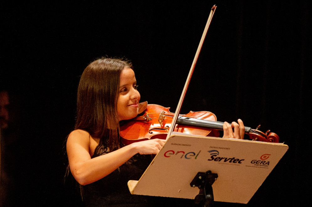 Thays Vasconcelos é ex-aluna e professora de violino do Instituto de Música Jacques Klein(Foto: LN / IMJK)