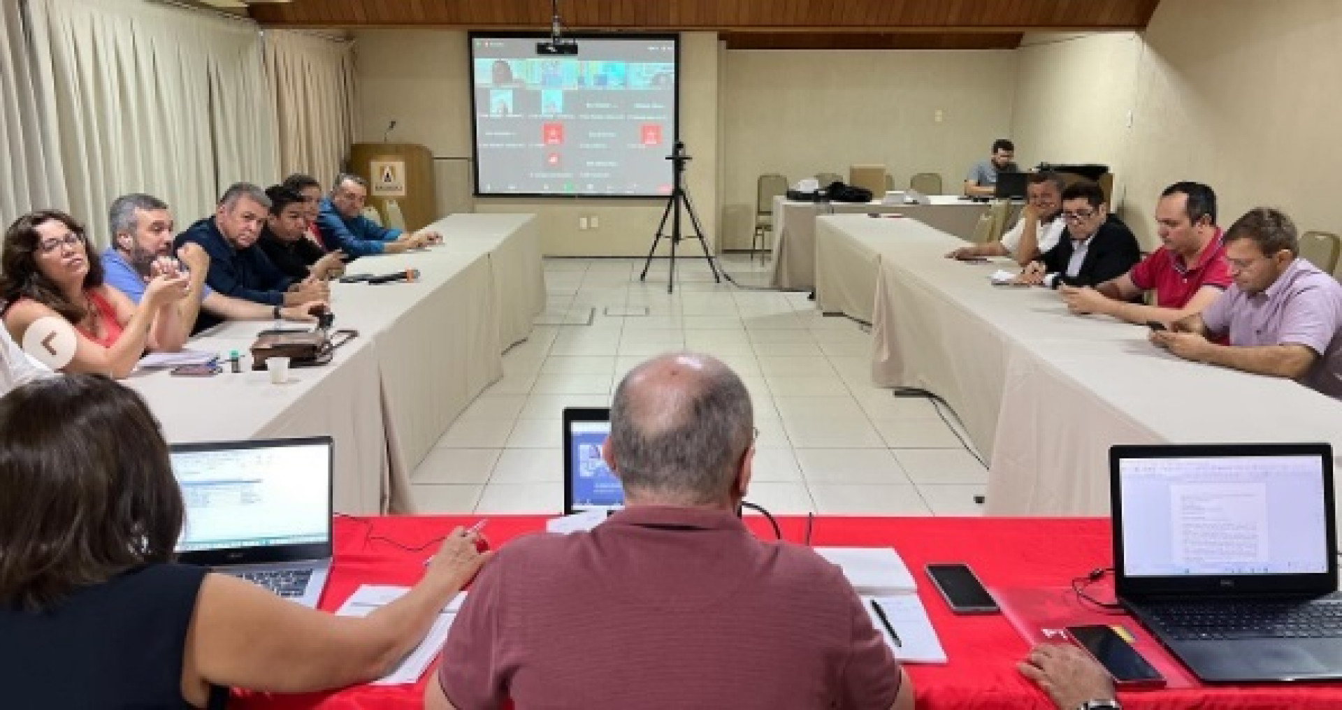 ￼Reunião do PT que aprovou filiações de Evandro Leitão e oito prefeitos (Foto: Reprodução/Instagram PT)