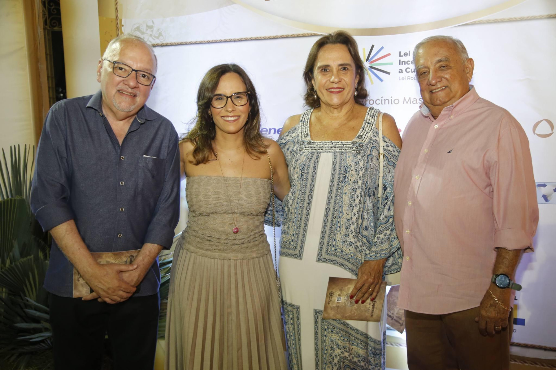 (Foto: Divulgação/ Cantata da Esperança)Wagner Barbosa, Bia e 
Lissa Gurgel e Abilio Sampaio