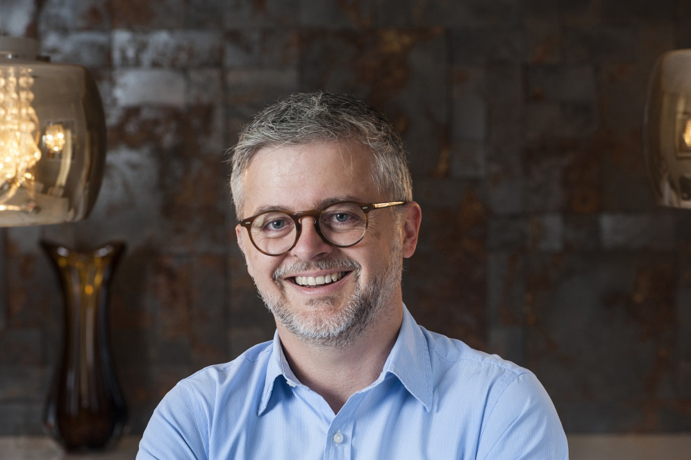 O psiquiatra Daniel Martins de Barros, autor do livro "Viver é melhor sem ter que ser o melhor" (Foto: Leonardo Ramos/Divulgação)