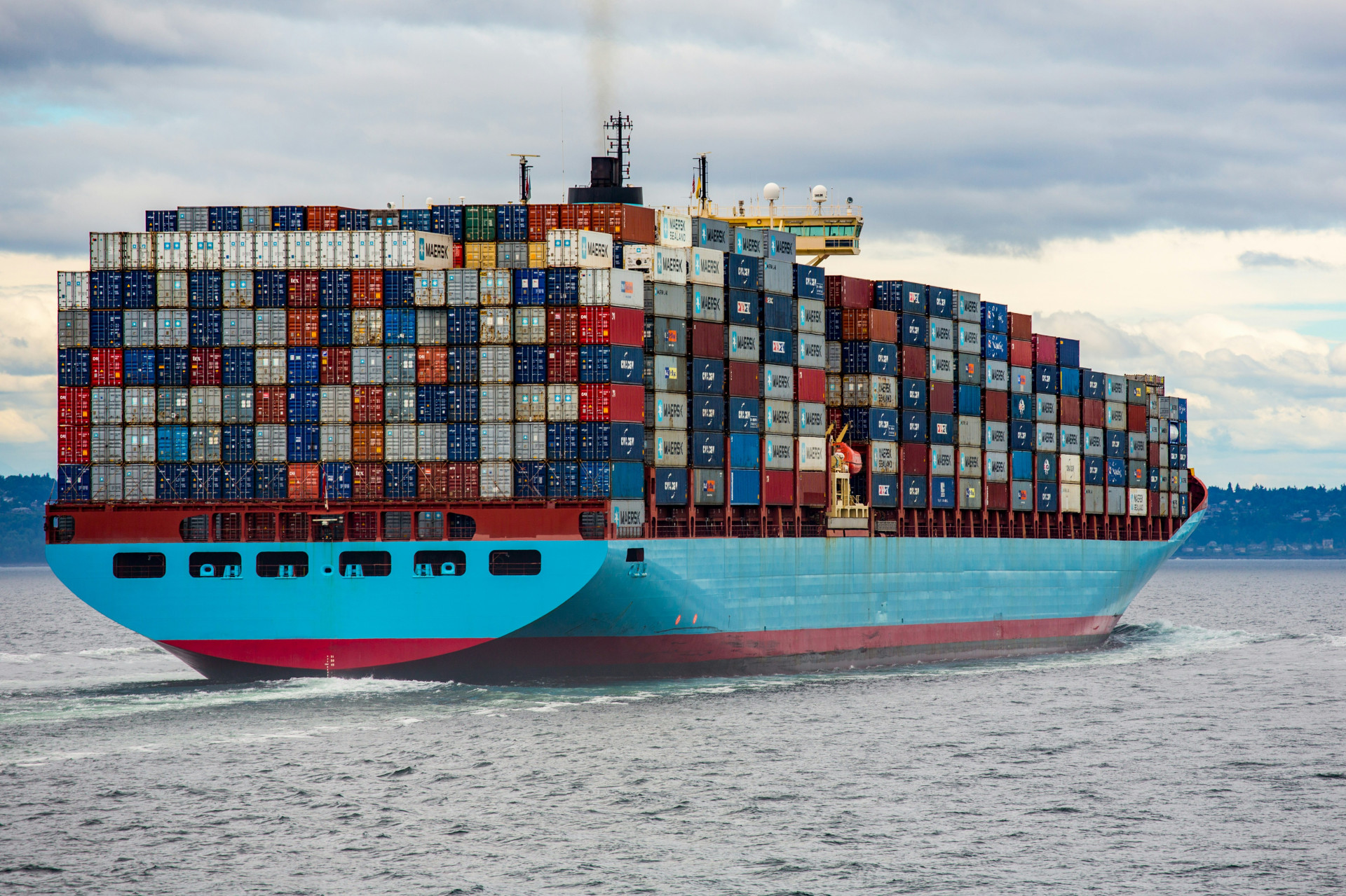 Navios cargueiros seguem desviando a rota para evitar os ataques no Mar Vermelho (Foto: Ian Taylor/Unsplash)