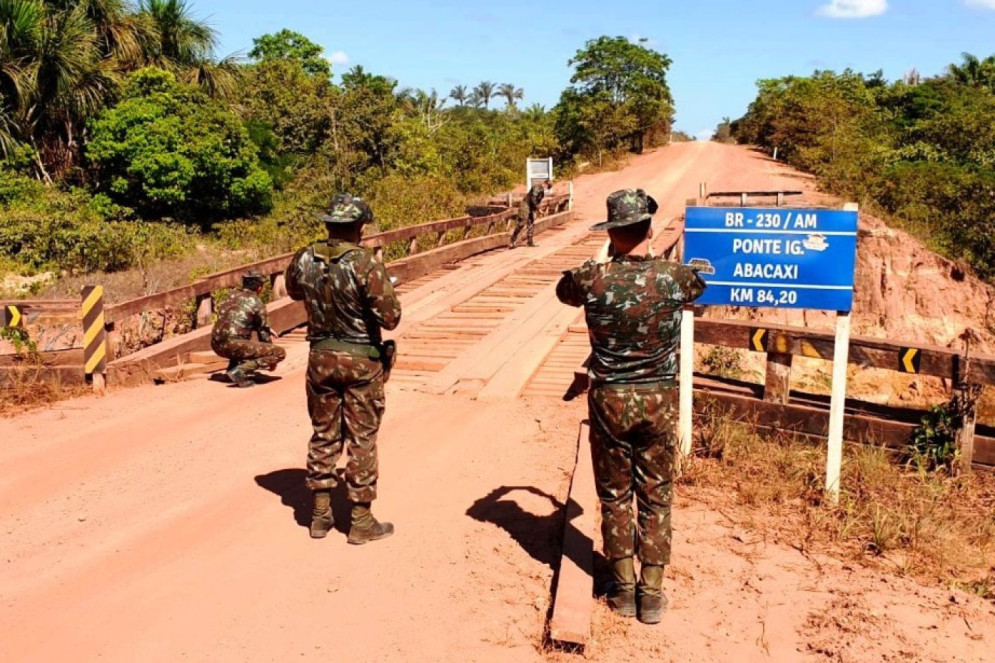 Rodovia Transamazônica foi inaugurada na década de 1970, mas ainda há trechos sem pavimentação(Foto: Comando Militar da Amazônia/Divulgação)