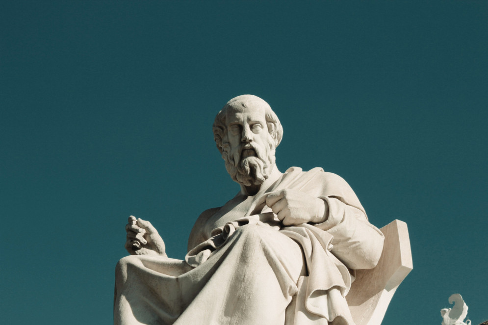 Imagem de apoio ilustrativo: estátua do filósofo Platão em Atenas, na Grécia(Foto: Divulgação/Adobestock)