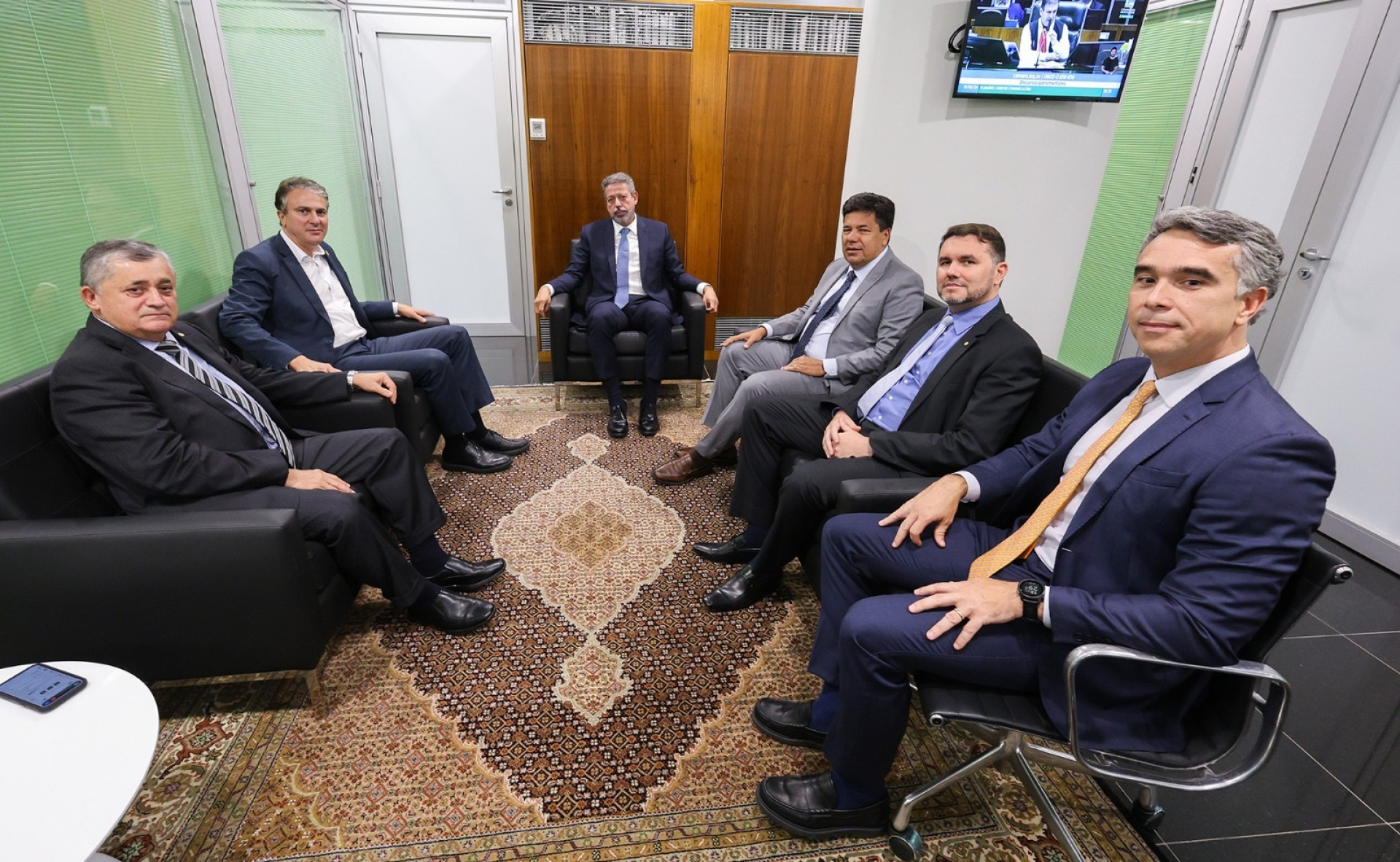 ￼Deputado José Guimarães e ministro Camilo Santana em encontro de articulação para aprovação do Novo Ensino Médio (Foto: Marina Ramos /Câmara dos Deputados)