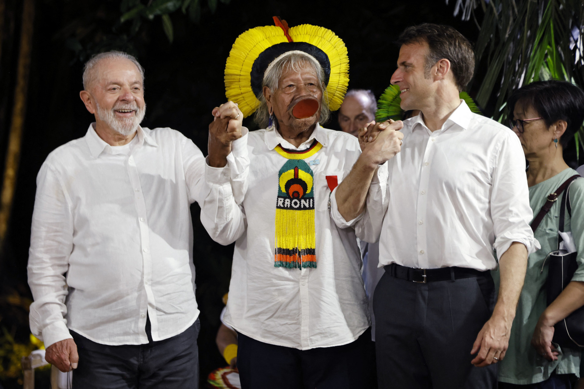 LULA esteve ontem com Macron e Raoni no Pará (Foto: LUDOVIC MARIN / AFP)