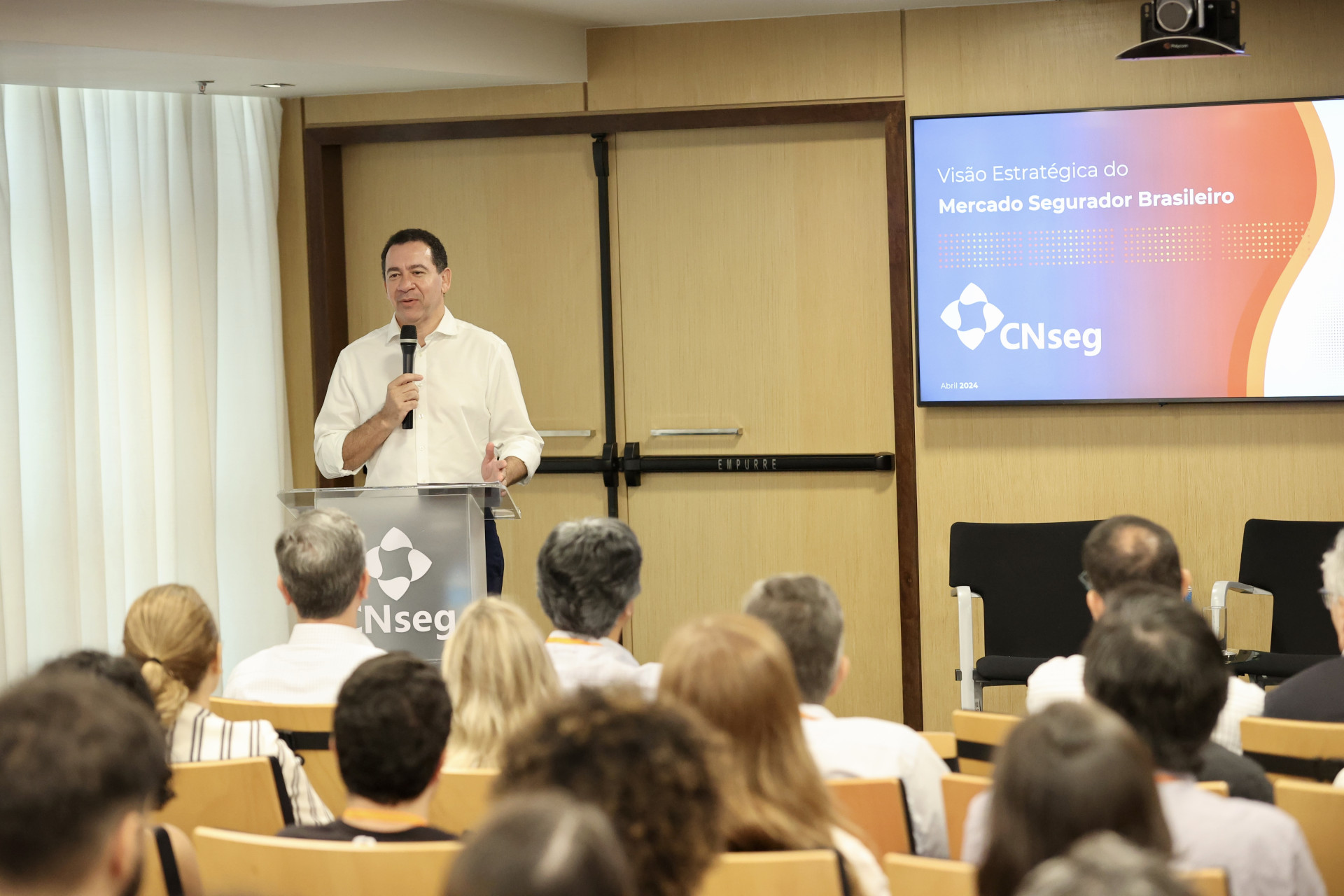 Presidente da CNseg em evento voltado a jornalistas na cidade do Rio de Janeiro, no dia 5 de abril, que contou com a presença do O POVO e de outras entidades do segmento segurador.
 (Foto: Alessandro Mendes )