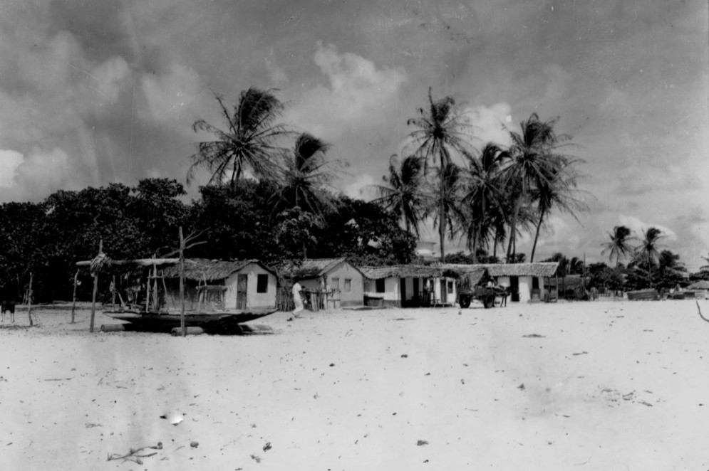 Casas dos jangadeiros da Praia do Meireles em Fortaleza (CE) - maio. 1952 (Foto: IBGE)