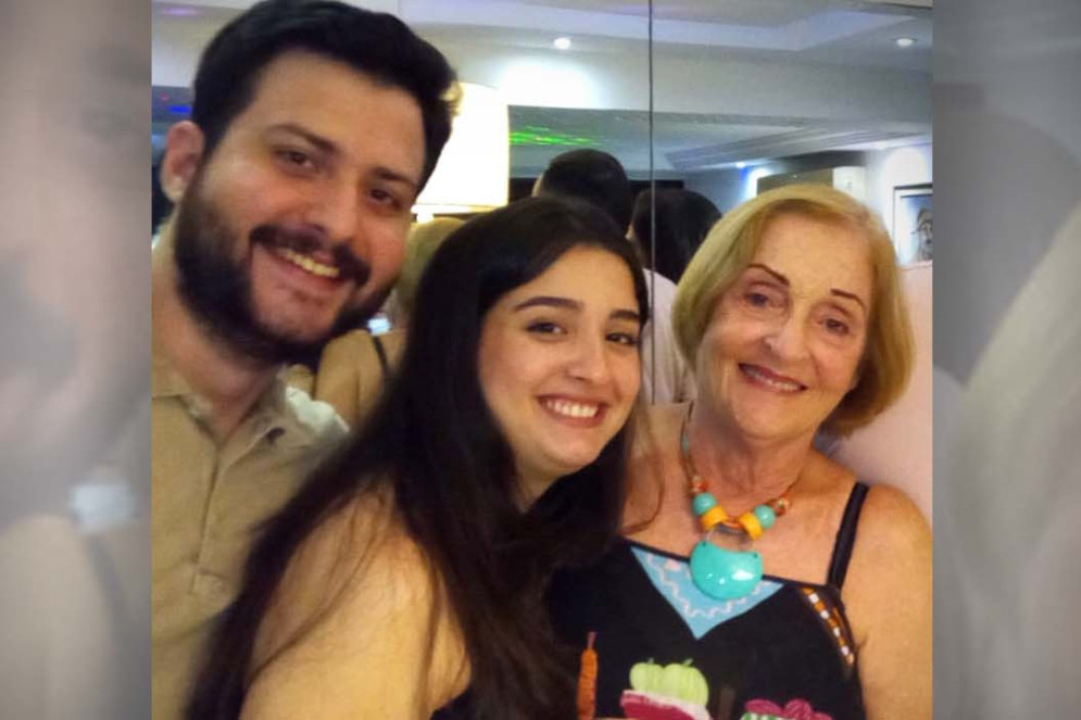 Novos formandos em Veterinária, Laizinha e Francisco Timbó - com a matriarca Cecília Targino (Foto: Arquivo Pessoal)
