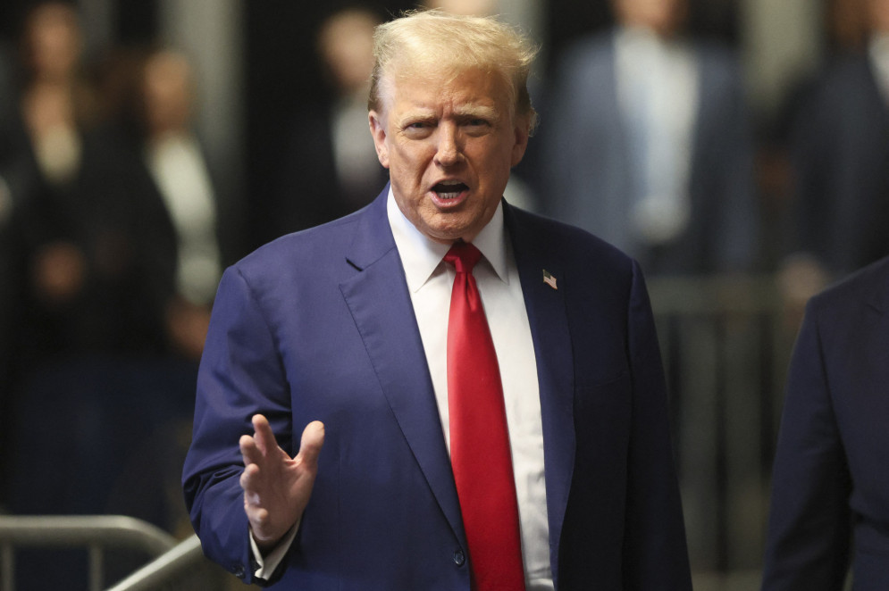 Em 23 dias de mandato, Donald Trump assinou 65 ordens executivas que visam a uma transformação radical em diversos aspectos da política dos Estados Unidos a partir da "agenda MAGA"(Foto: POOL / GETTY IMAGES NORTH AMERICA / GETTY IMAGES VIA AFP )