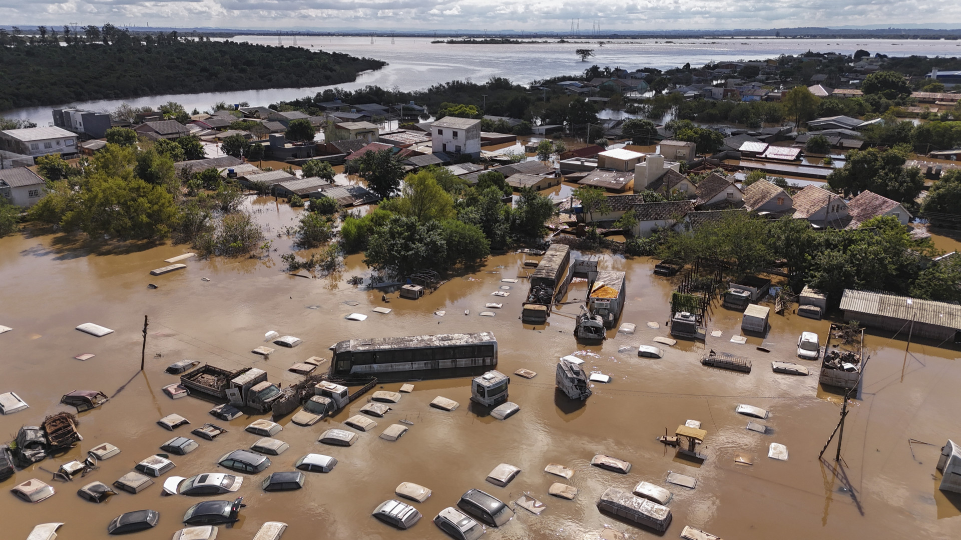 Vista aérea das enchentes no Rio Grande do Sul, Brasil, tirada em 10 de maio de 2024 (Foto: GUSTAVO GHISLENI / AFP)