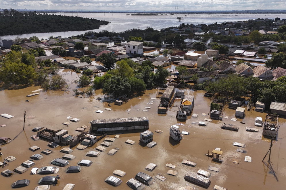 Vista aérea das enchentes no Rio Grande do Sul, Brasil, tirada em 10 de maio de 2024(Foto: GUSTAVO GHISLENI / AFP)