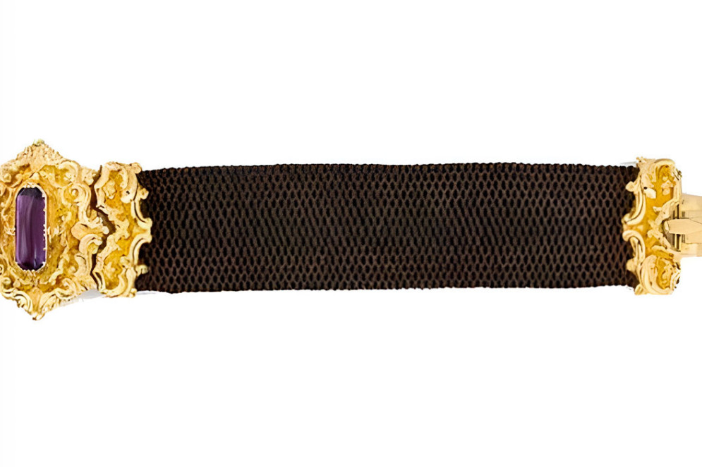 The mourning jewellery. Bracelete Georgiano de Imagem incorporada Luto, com trama de fios de cabelo, ouro e baguete de Ametista (Memoriais)(Foto: Reprodução)