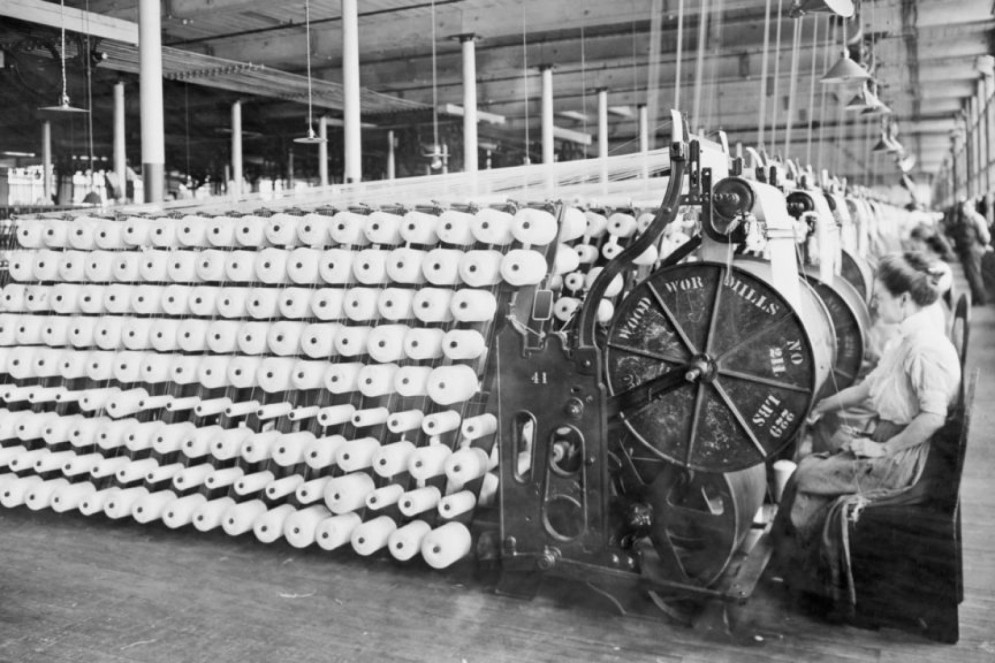 A indústria têxtil foi a primeira área a ser impactada pelo desenvolvimento tecnológico que marcou a Revolução Industrial(Foto: Adobe Stock)