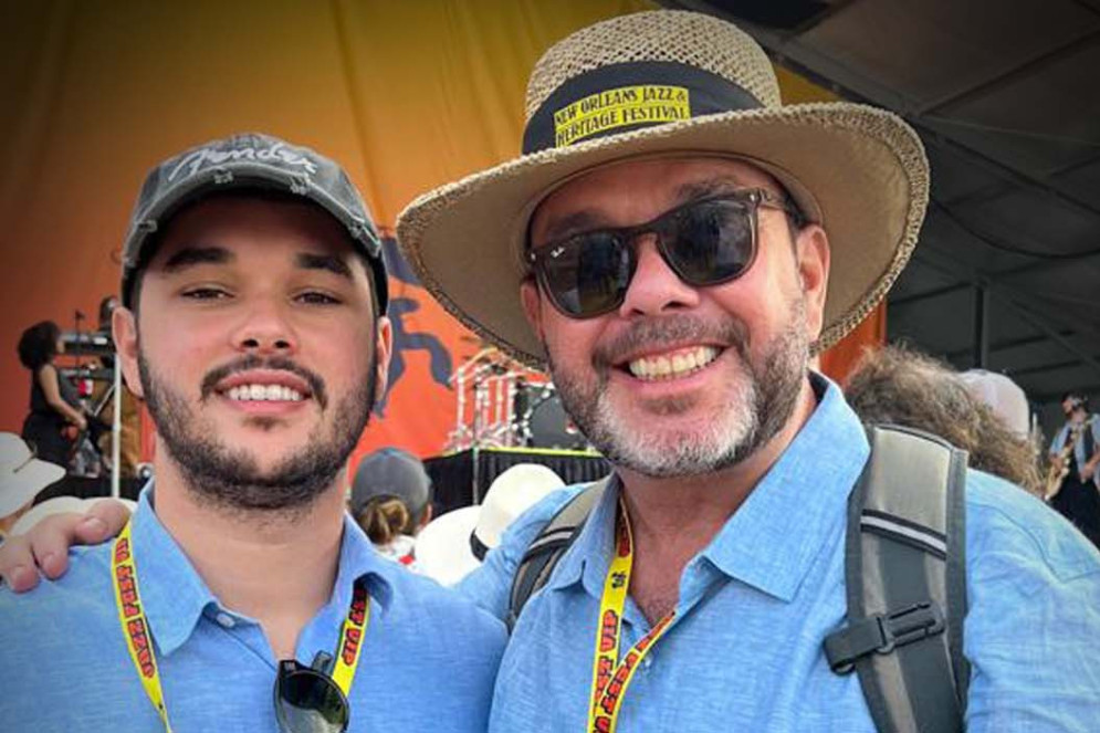 Jazzholics em Nova Orleans - Isaac e Waldir Xavier, que corta bolo dos 81 anos da CAACE (Foto: Arquivo Familiar)