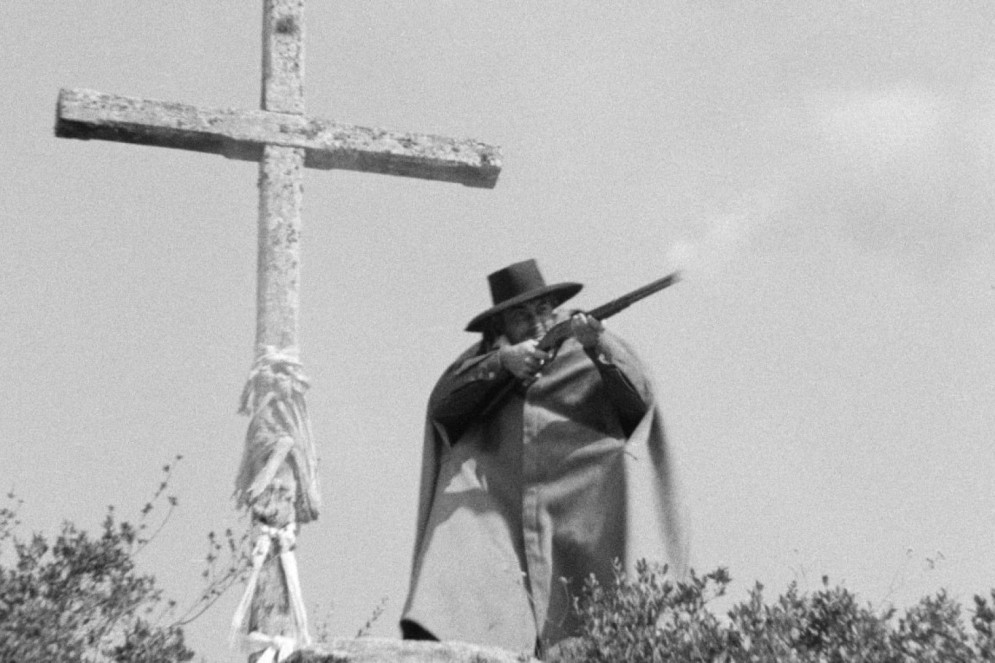 Antônio das Mortes (Maurício do Valle) no longa de 1964 "Deus e o Diabo na Terra do sol"(Foto: Divulgação)