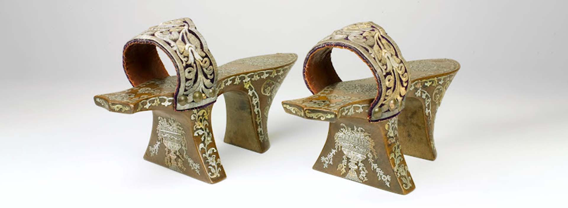 Sapatos usados nos Hammam - pertencia a uma noiva da classe alta(Foto: Reprodução)