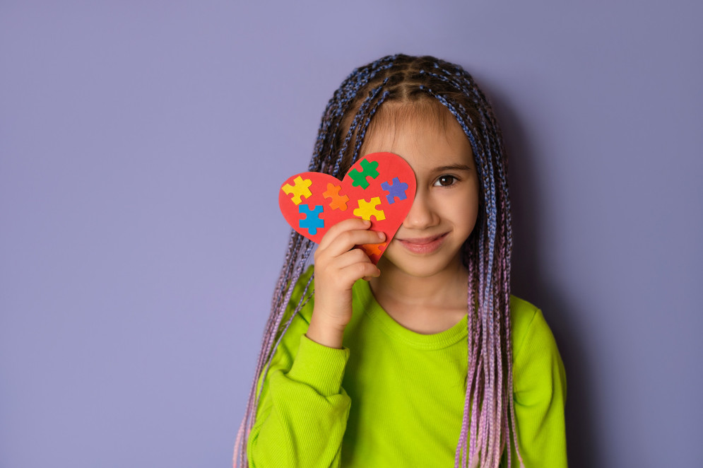 O autismo é 4 vezes mais comum entre meninos do que entre meninas(Foto: Adobe Stock)