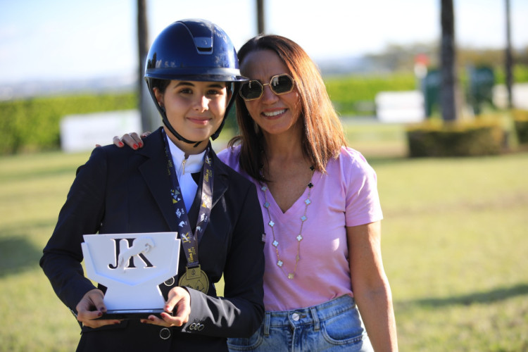 Liz e Carla Bayde: ouro em Brasília(Foto: arquivo familiar )