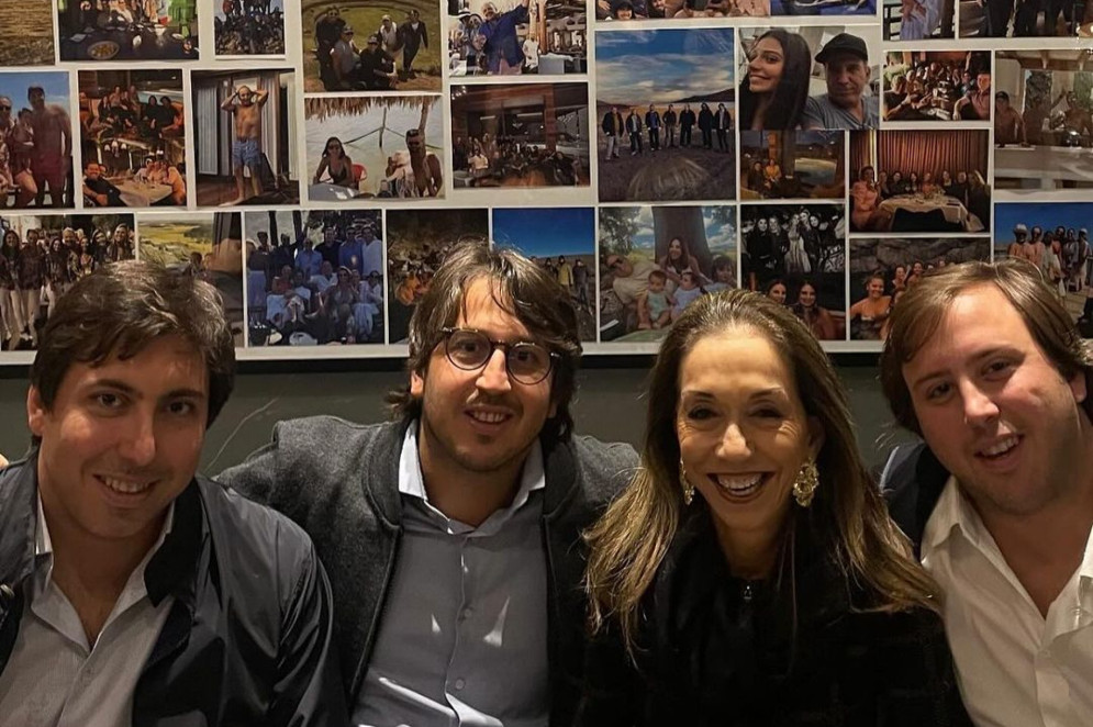 Rafael, Marcelo e Rodrigo Bezerra com Márcia Tavora(Foto: arquivo familiar)