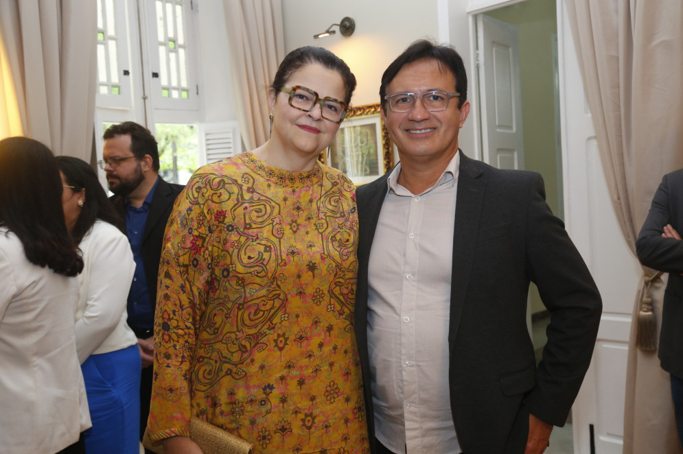 Presidente institucional e publisher do O POVO, Luciana Dummar, e reitor da UFC, Custódio Almeida(Foto: JoaoFilho Tavares)