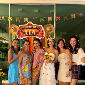 Daniele, Izabela, Camila e Lia Quinderé, Raquel Jucá e Marina Cidrão(Foto: arquivo familiar )