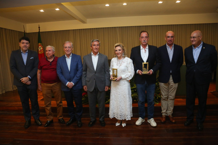 Agraciados com a cúpula das associações  portuguesas no Ceará(Foto: JoaoFilho Tavares)