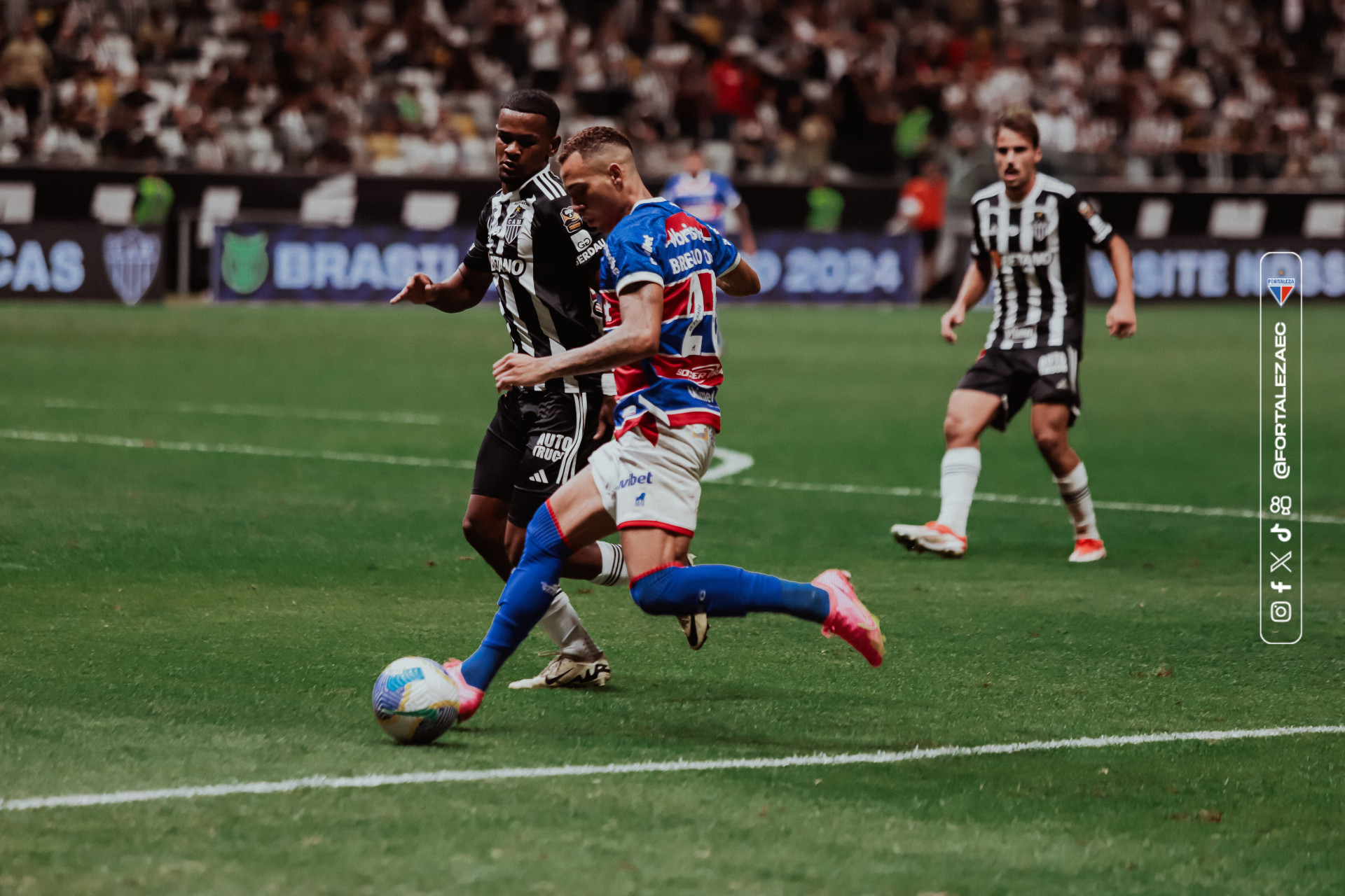 Breno Lopes marcou golaço que abriu o placar na Arena MRV-MG (Foto: Felipe Cruz / Fortaleza EC)