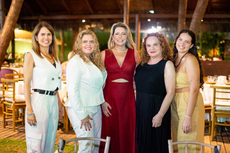 Luciana Sousa, Valeska Rolim, Jaqueline de Sá Cavalcante, Lisieux Brasileiro e Hildete de Sá Cavalcante(Foto:  IATE CLUBE/ DIVULGAÇÃO )