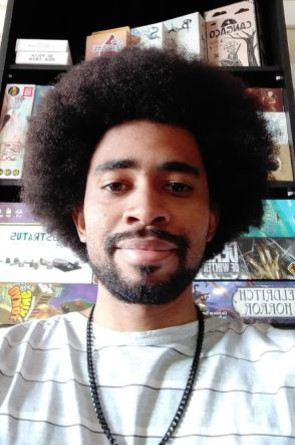 Sanderson Virgolino é um designer de boardgames sobre a experiência negra, os afrogames(Foto: Acervo pessoal)