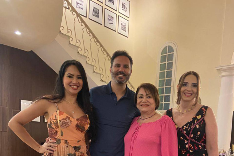 Ticiana (nora) e os filhos Daniel e Magda com a mãe querida(Foto: arquivo pessoal)