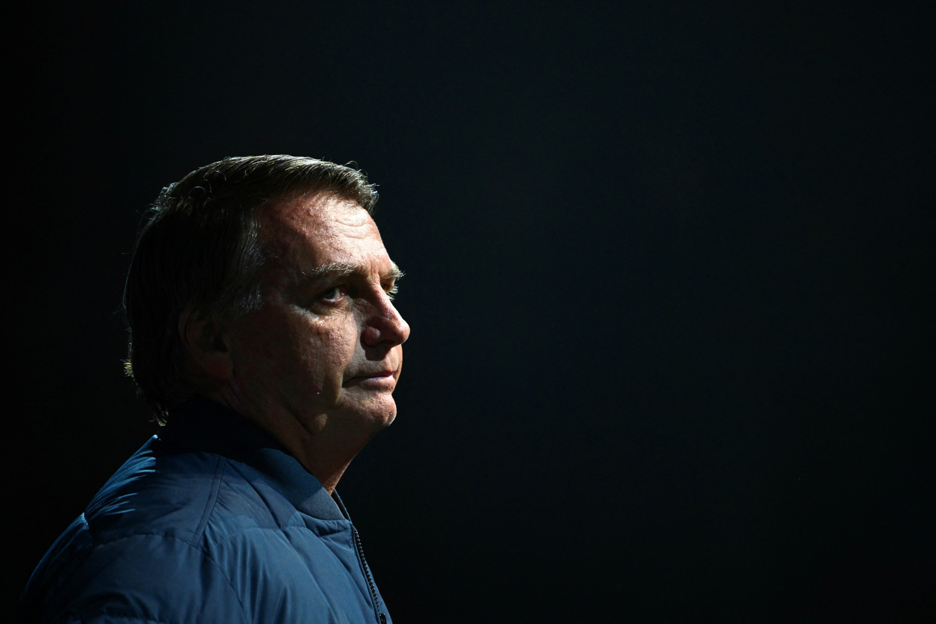 O ex-presidente brasileiro (2019-2023) Jair Bolsonaro gesticula durante a conferência CPAC Brasil em Balneário Camboriú, estado de Santa Catarina, Brasil, em 6 de julho de 2024 (Foto: EVARISTO SA / AFP)