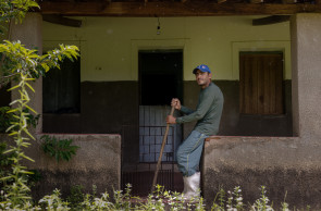 AMONTADA, CEARÁ, BRASIL: Raimundo Soares dos Santos, 44 anos, agricultor que vive na localidade de Varjota, em Amontada