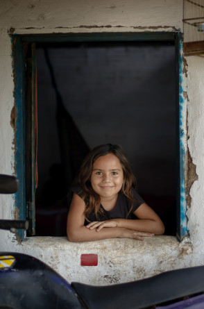 Stefane, de 7 anos, vive na localidade de Recanto, em Amontada(Foto: Aurélio Alves)