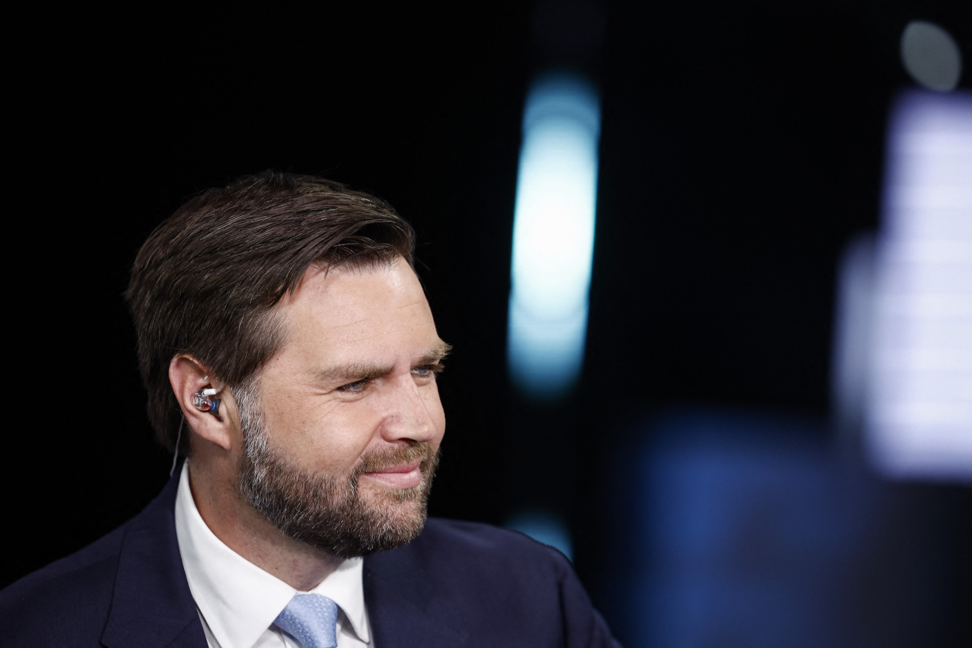 ￼JD VANCE já foi crítico a Trump, mas reaproximou do ex-presidente (Foto: ANNA MONEYMAKER / GETTY IMAGES VIA AFP)