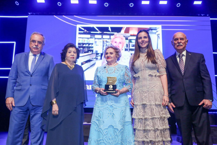 Assis Cavalcante, Edyr Rolim, Marlene Cabral, Jade Romero e Freitas Cordeiro (Foto: CDL/ DIVULGAÇÃO)