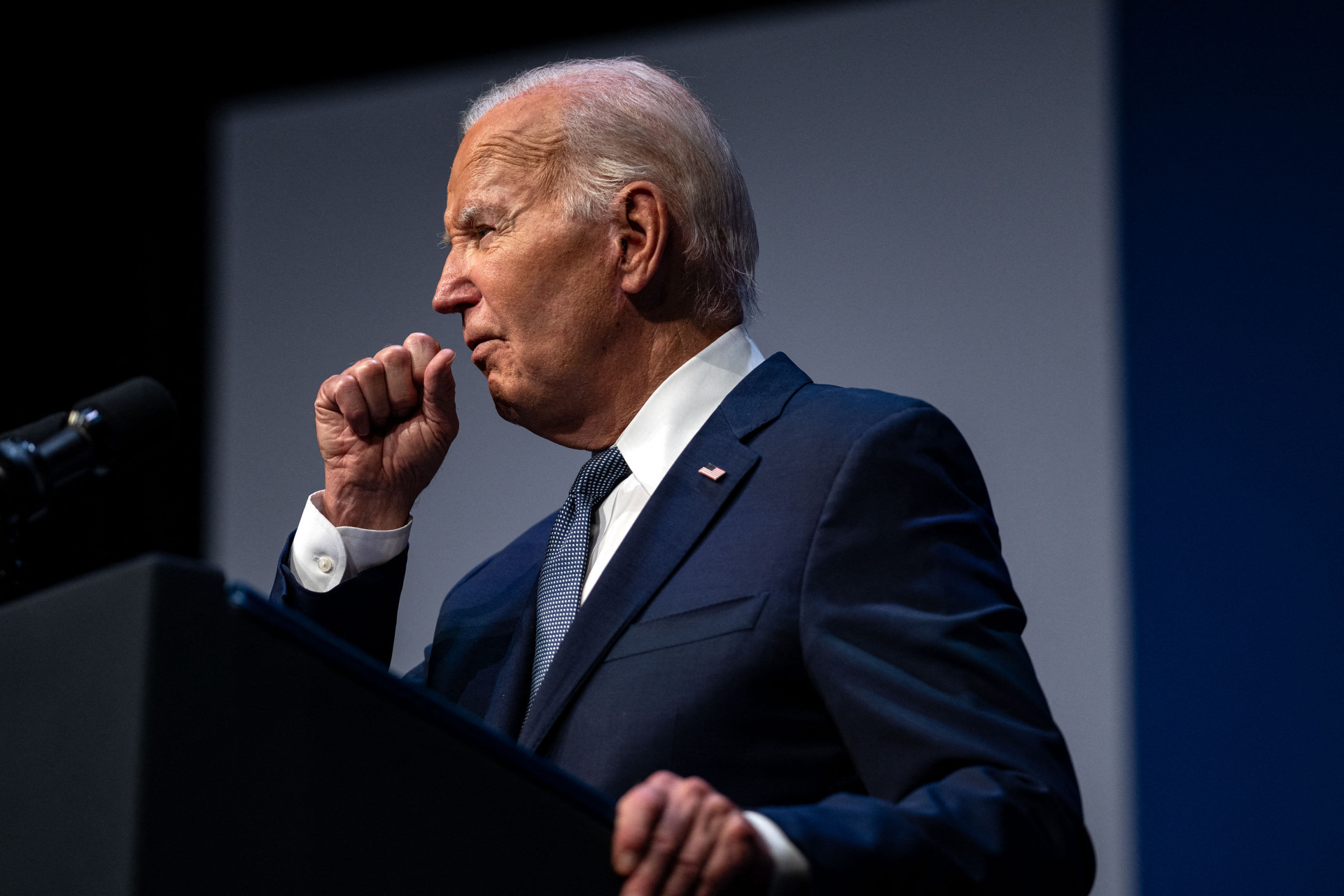 ￼JOE BIDEN abriu mão da candidatura e declarou apoio a Kamala Harris (Foto: KENT NISHIMURA / AFP)