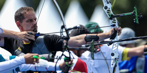 2024.07.25 - Jogos Olímpicos Paris 2024 - Tiro com Arco. O atleta Marcus D’Almeida em ação na fase de ranqueamento dos Jogos Olímpicos de Paris 2024.(Foto: Miriam Jeske/COB)